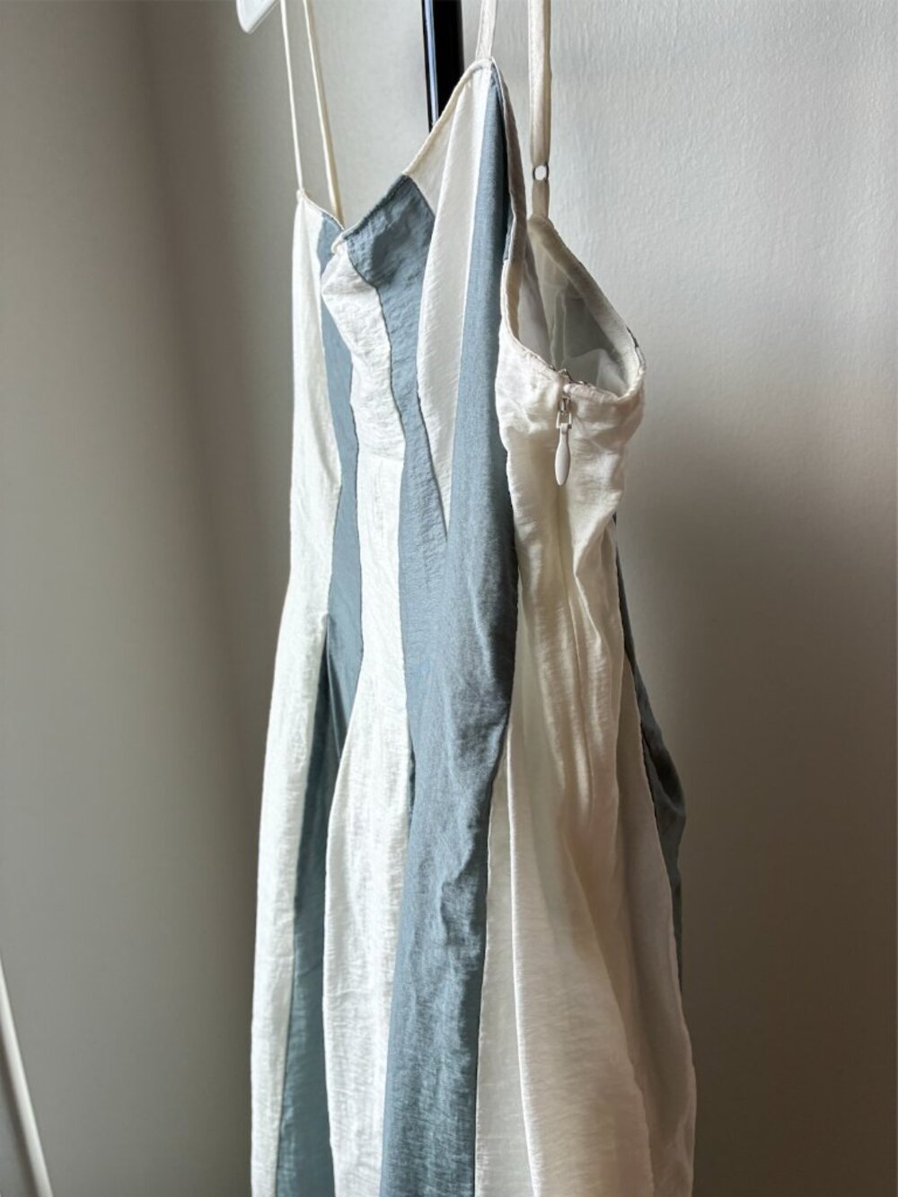 Madewell Pleated Midi Dress in Overcast (Blue and White Stripe) - Size 6 - Picture 9 of 16
